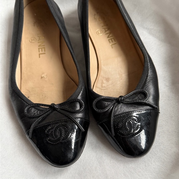 Chanel Black Lambskin Patent Cap Toe Ballet Flat - Picture 3 of 7